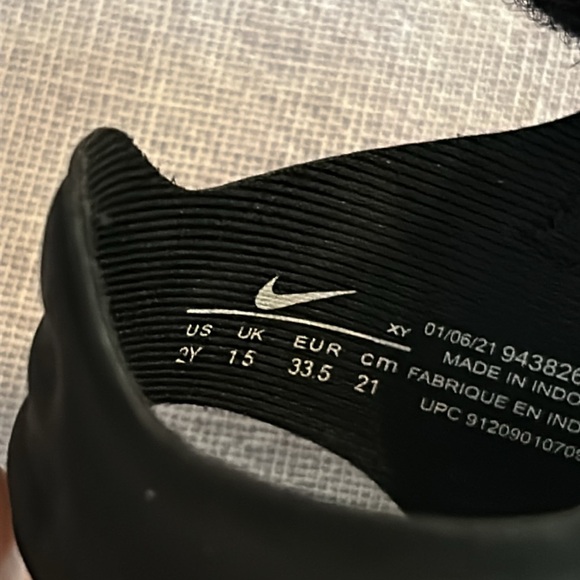 NWOT Nike Youth shoes - Picture 6 of 7